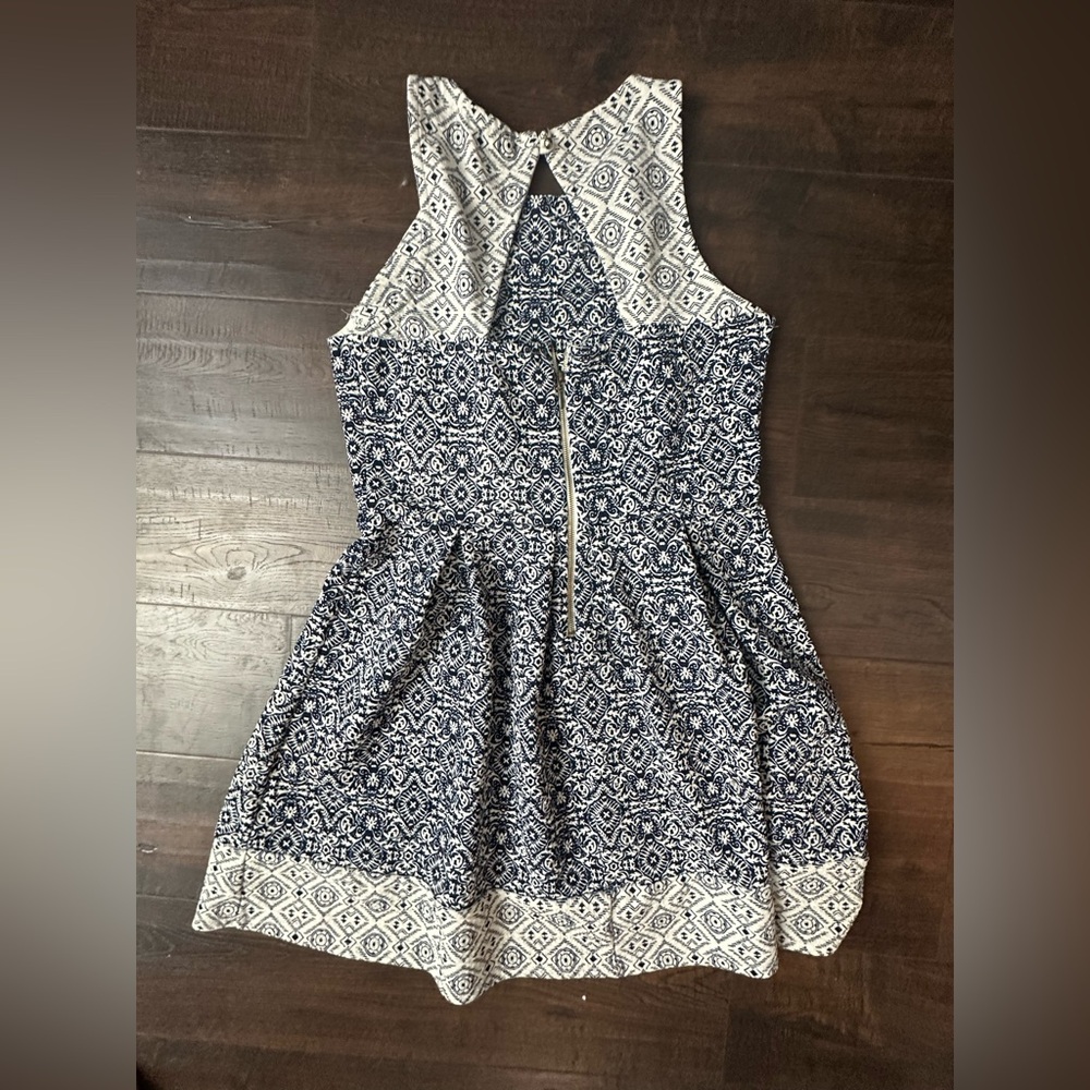 Rewind~Blue Patterned Dress~Sleeveless ~Back Zipper~Stretchy Knit~Size L. #b45 - Picture 2 of 3